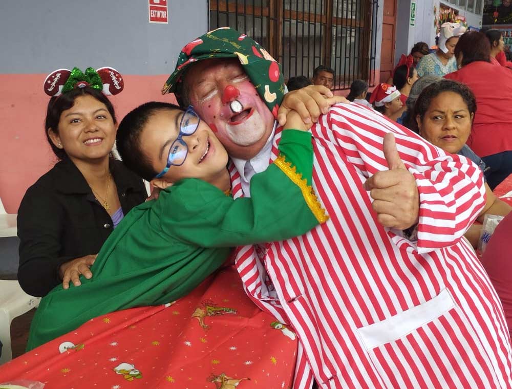 Un Espíritu Navideño que trasciende las aulas: Colegio Saint Camila’s School apoya los show infantiles en Hospitales y Colegios de educación especial